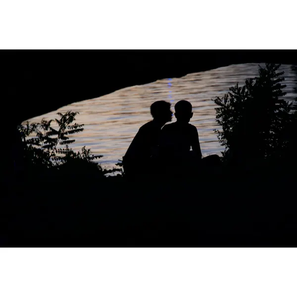 Men kiss 2 night